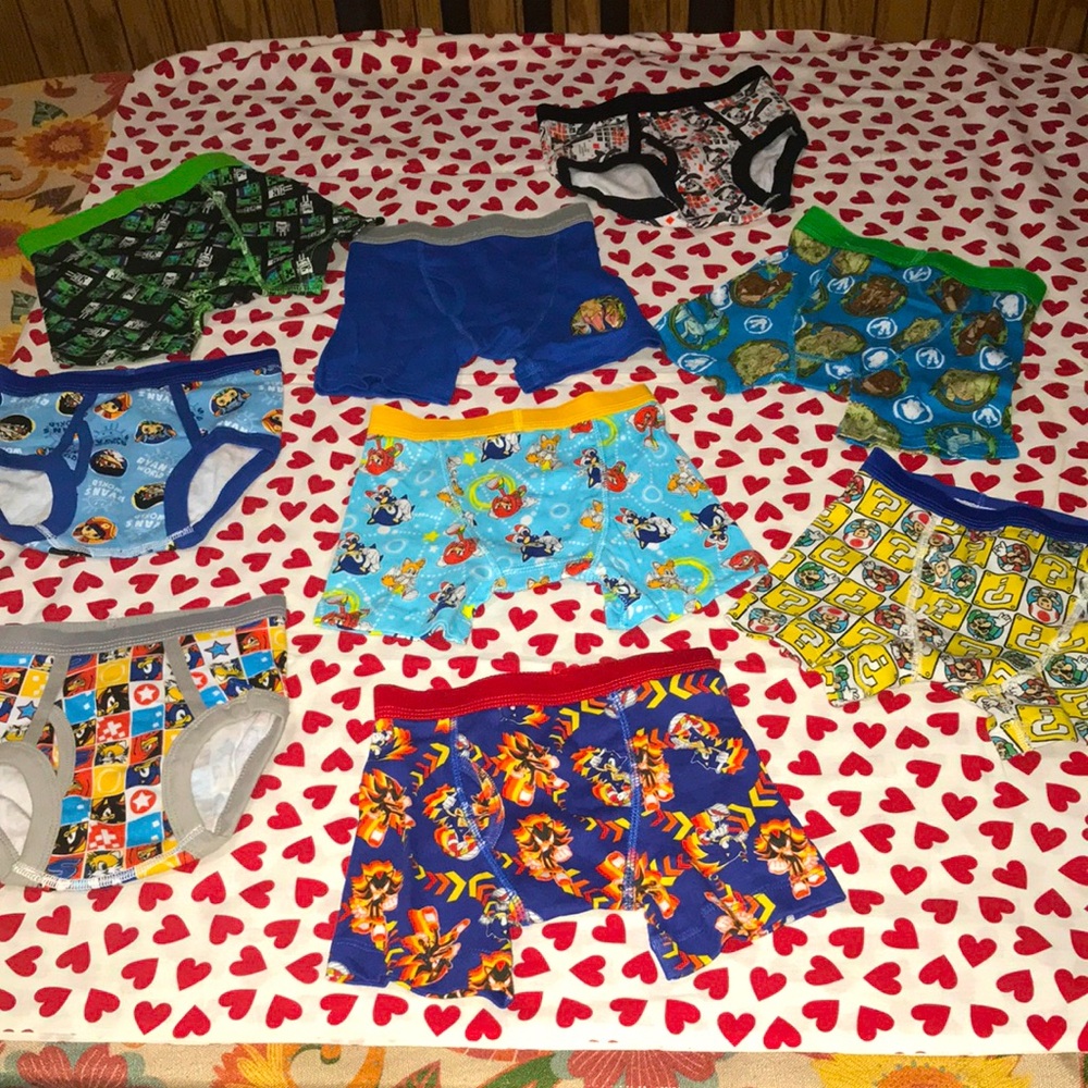 4/$10🌻🌻9 pairs of cartoon character boys underwear (4T)